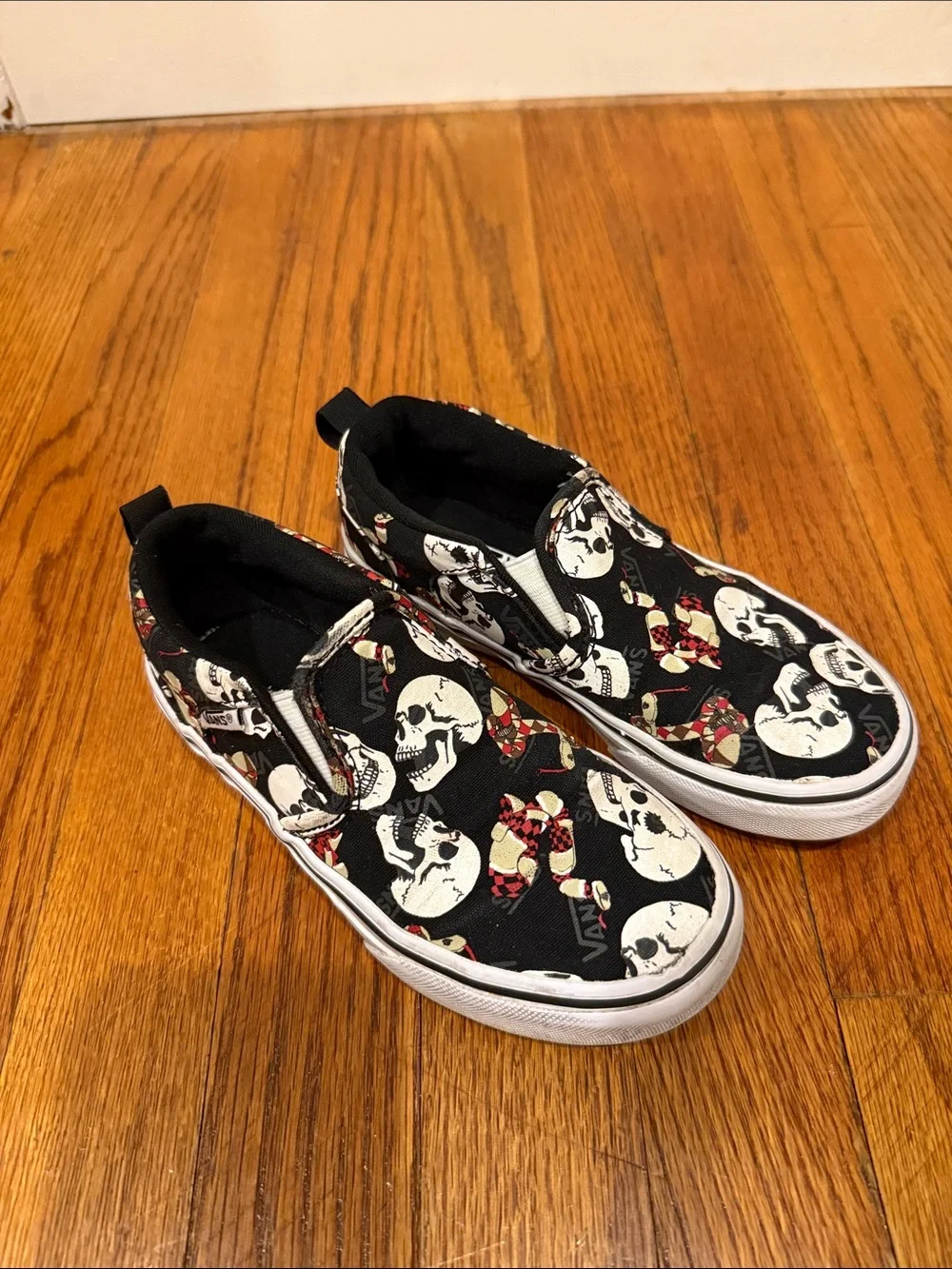 Vans Skull and Snake Print Shoes Youth Size 13 Black (glow-in-the-dark skulls)